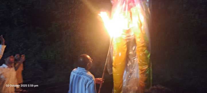 रावण दहन कार्यक्रम ने मोहा मन, प्रदीप यादव ने किया अग्नि प्रज्वलन