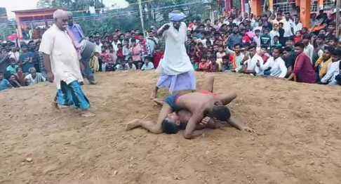 दंगल प्रतियोगिता में पहलवानों ने दिखाया दमखम