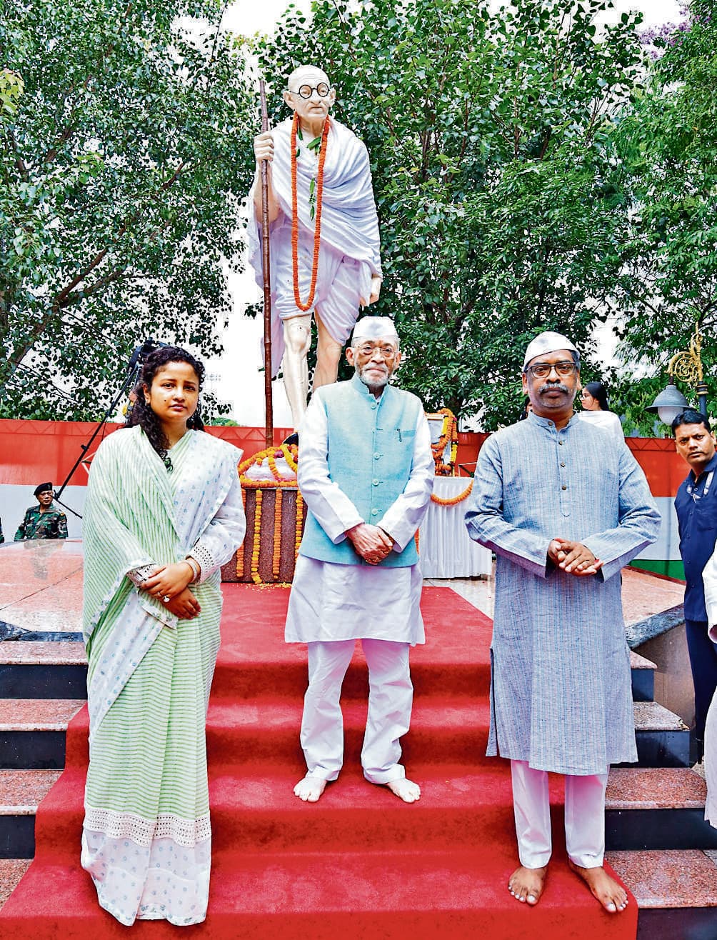 Political news : बापू के सिद्धांतों को अपनायें : सीएम