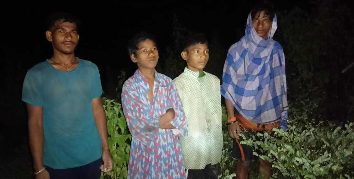 Bokaro News : मछली पकड़ने गये थे युवक, नदी की धार में फंसे