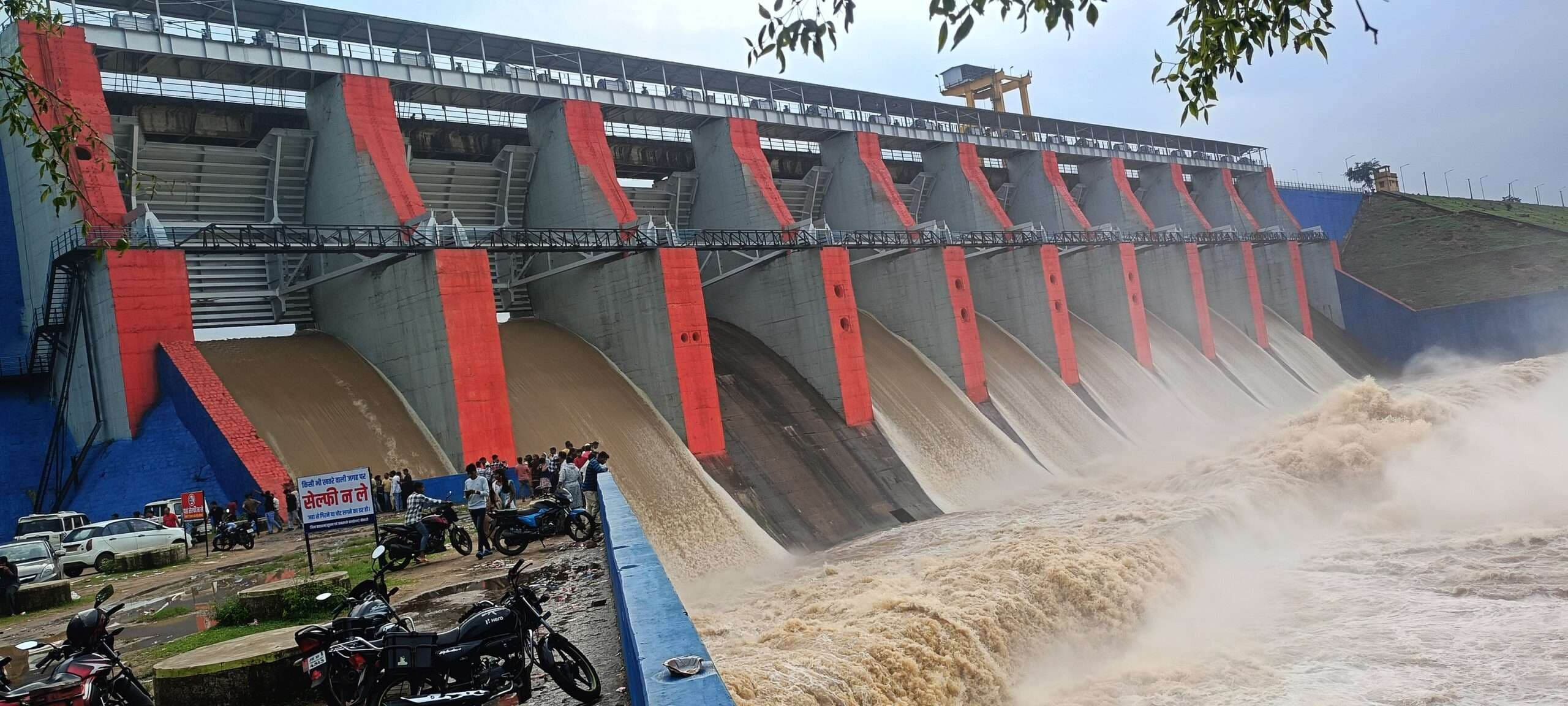 Bokaro News : तेनुघाट डैम के आठ गेट खोले गये, अलर्ट