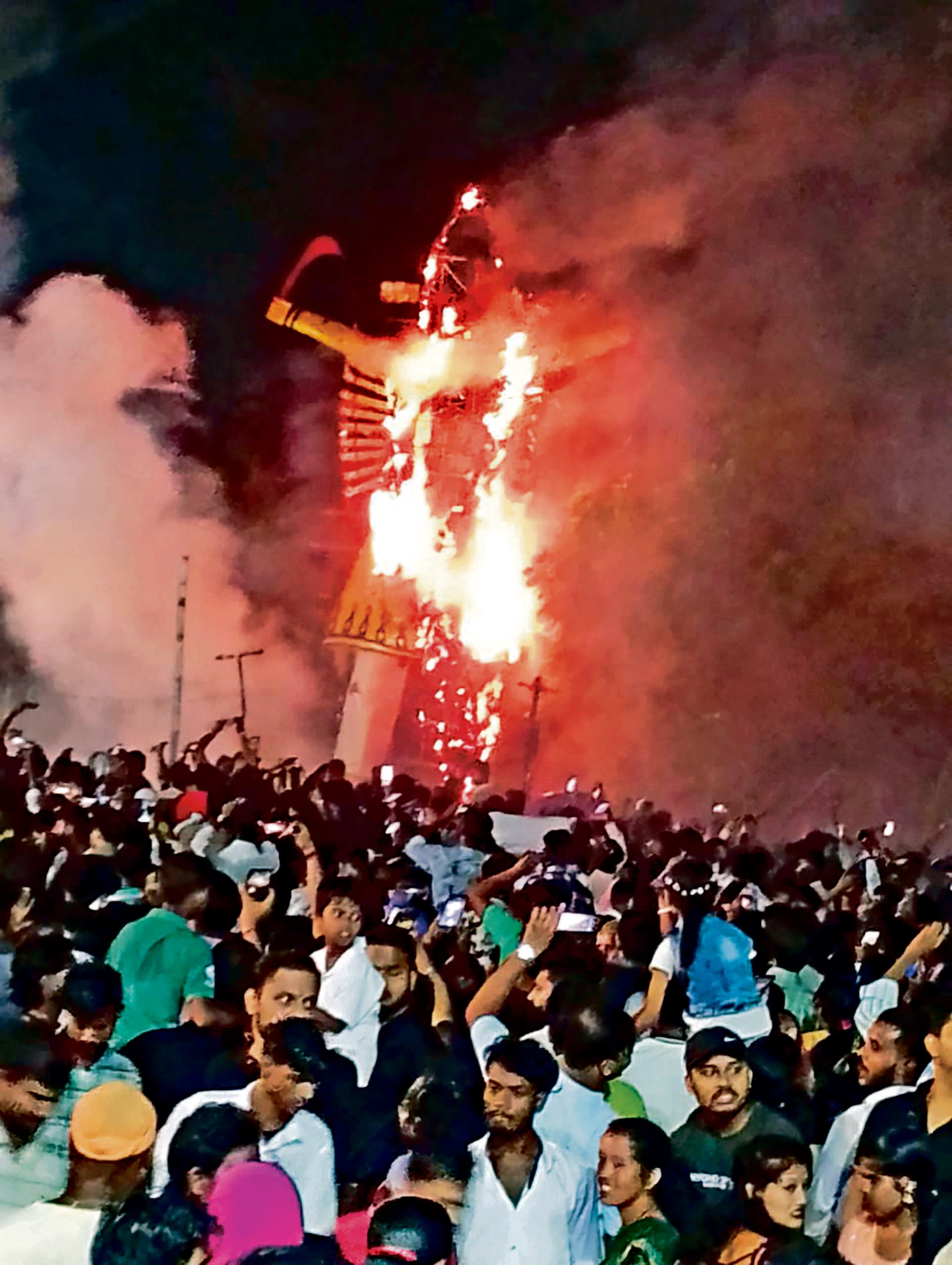 Dhanbad News: पाथरडीह मोहन बाजार में रावण दहन