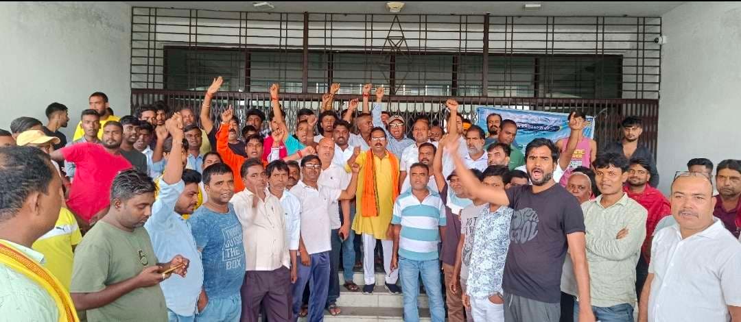 Dhanbad News: पूजा में भी सिजुआ व कतरास में ब्लैक आउट, आक्रोश