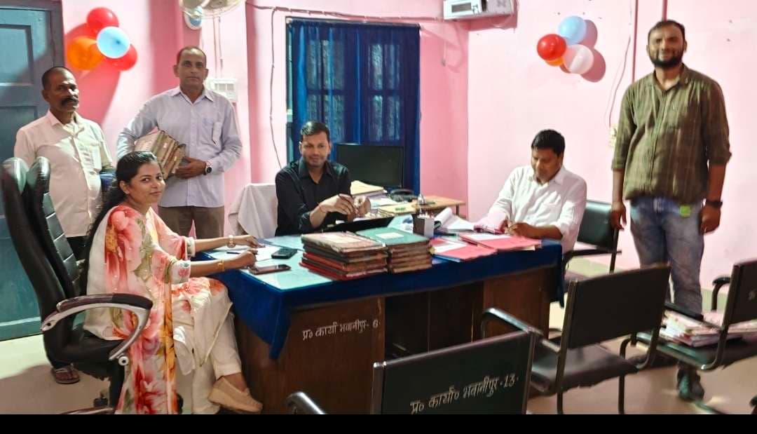 स्थानांतरण पर बीडीओ ने दिया सीओ को प्रभार