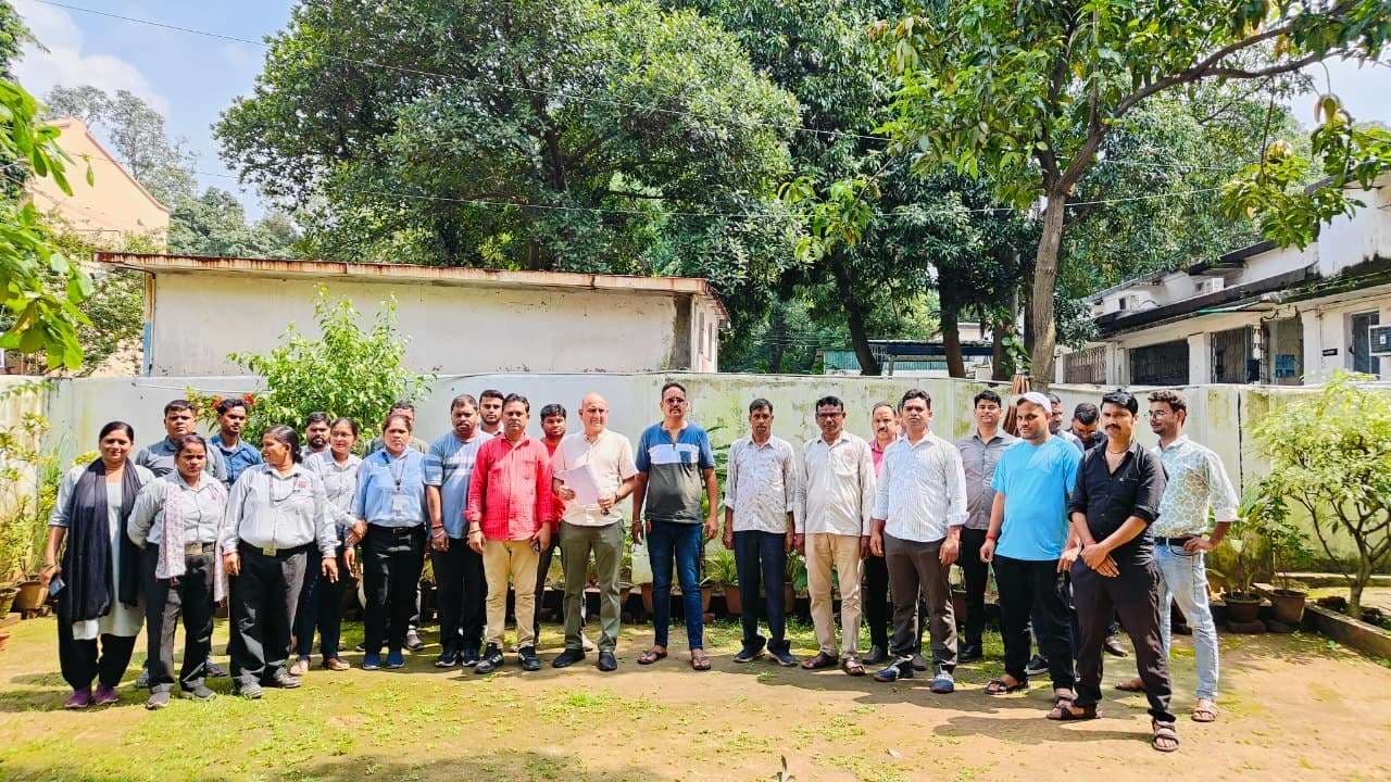 Jamshedpur news. एटीएम गार्ड्स का डब्ल्यूडब्ल्यूएसओ पर शोषण का आरोप, विधायक से शिकायत