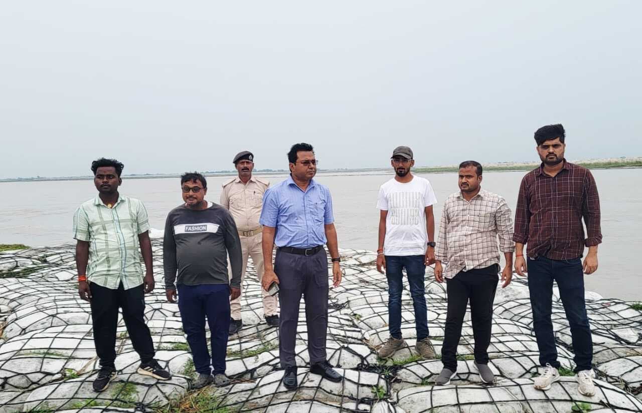 नेपाल में भारी बारिश की आशंका पर सुपौल में अलर्ट, एसडीओ ने किया पूर्वी तटबंध का निरीक्षण