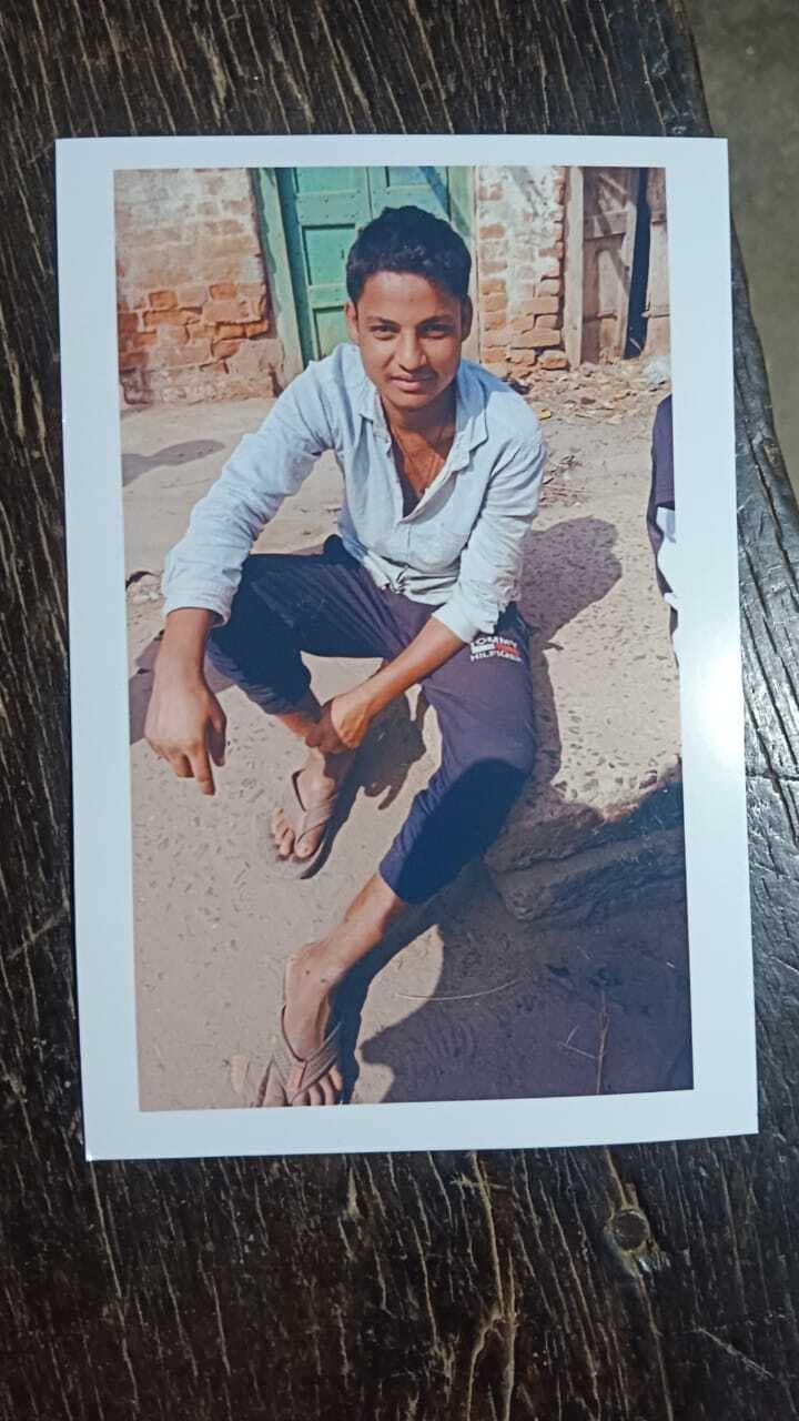 पुत्र के लापता होने को लेकर परिजनों ने थाने में दिया आवेदन