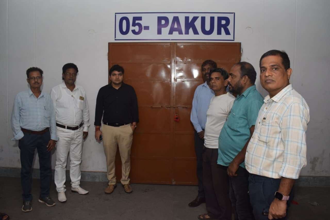 डीसी ने इवीएम वेयर हाउस का किया निरीक्षण