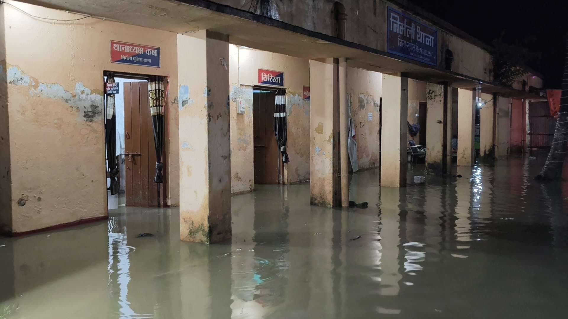 लगातार बारिश से जलजमाव, सड़कों व मोहल्लों में नारकीय हुई स्थिति