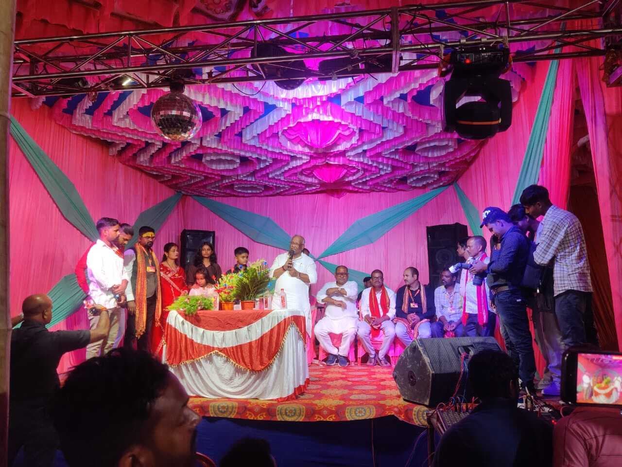 देर रात तक जागरण में भक्ति गीतों पर झूमते रहे ग्रामीण