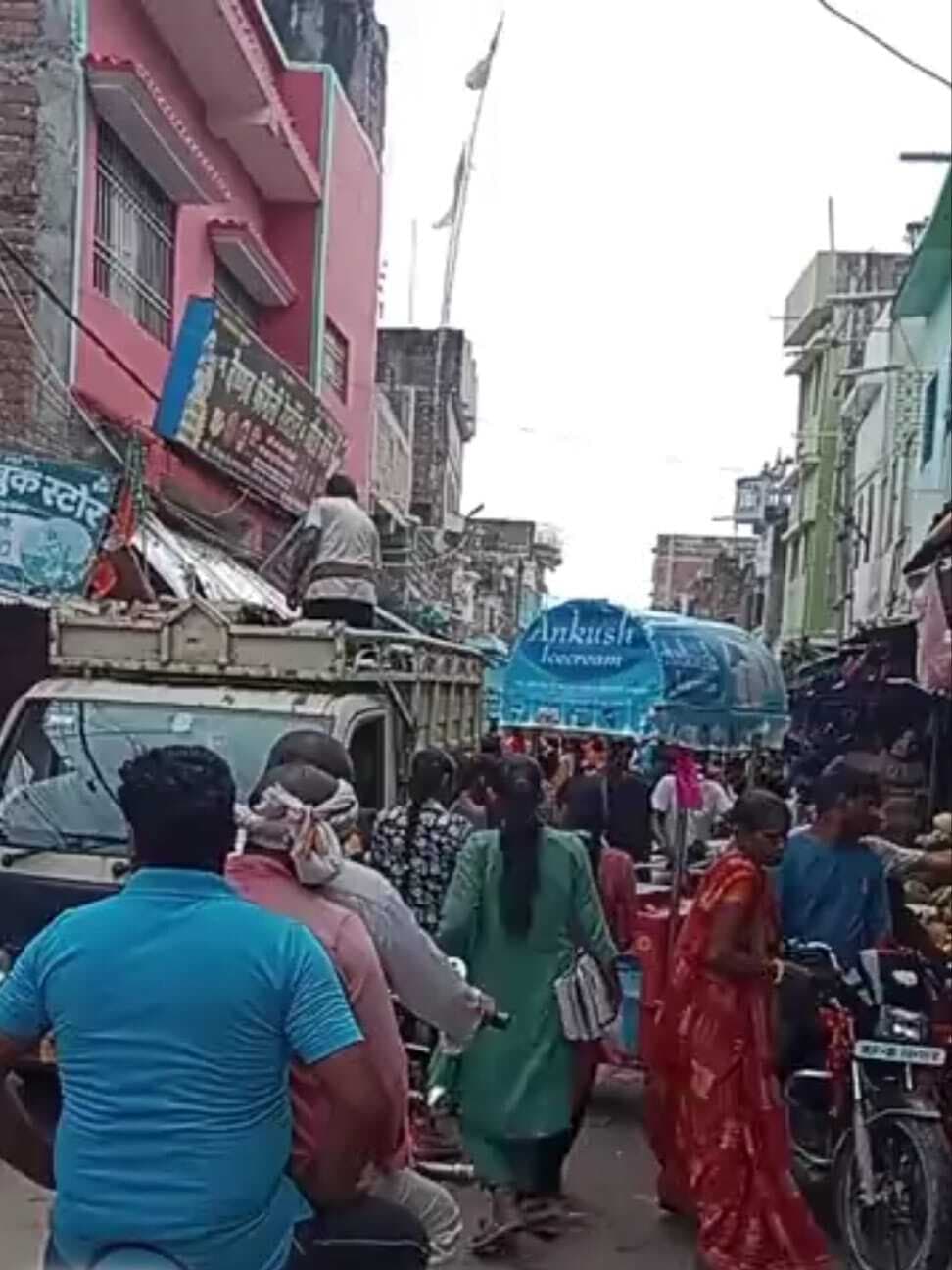 बीजूबीघा बाजार में अतिक्रमण से राहगीर परेशान