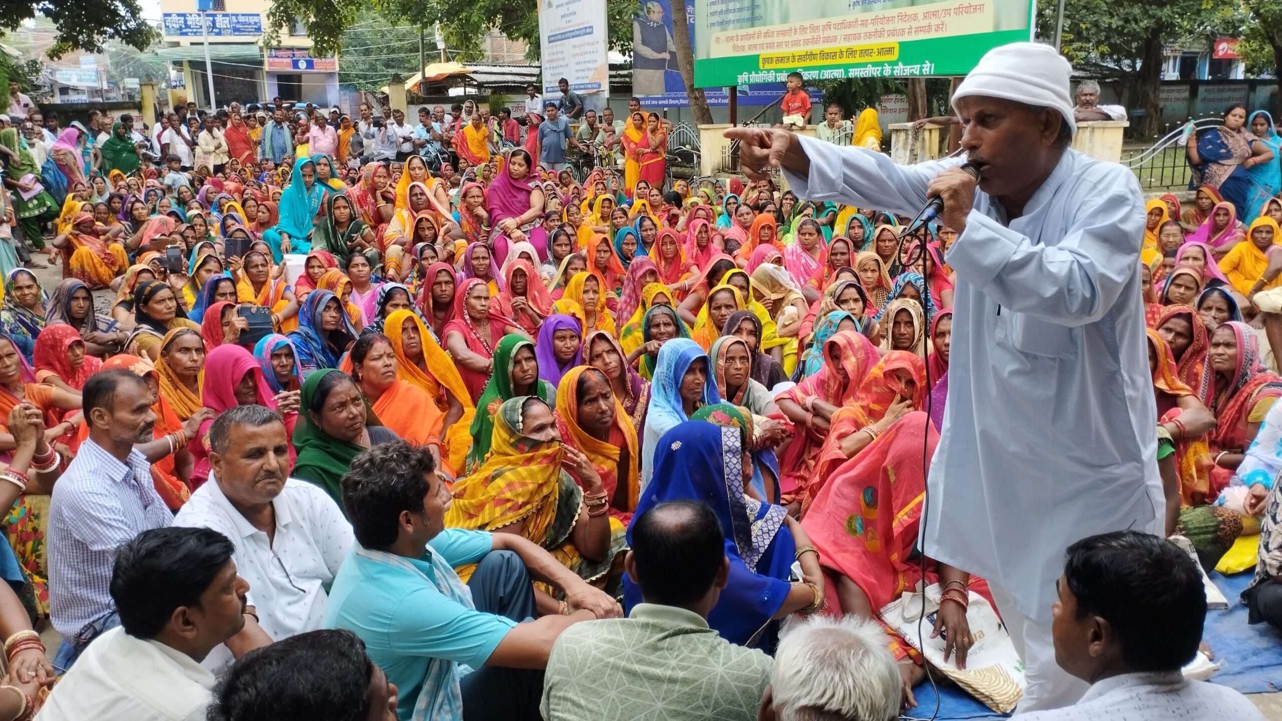 Samastipur News:भवन निर्माण मजदूर संघ ने मांगों को लेकर प्रखंड कार्यालय पर किया प्रदर्शन