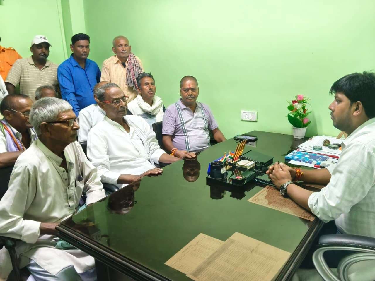 अमजोरा में पंचायत सरकार भवन निर्माण का ग्रामीणों ने किया विरोध