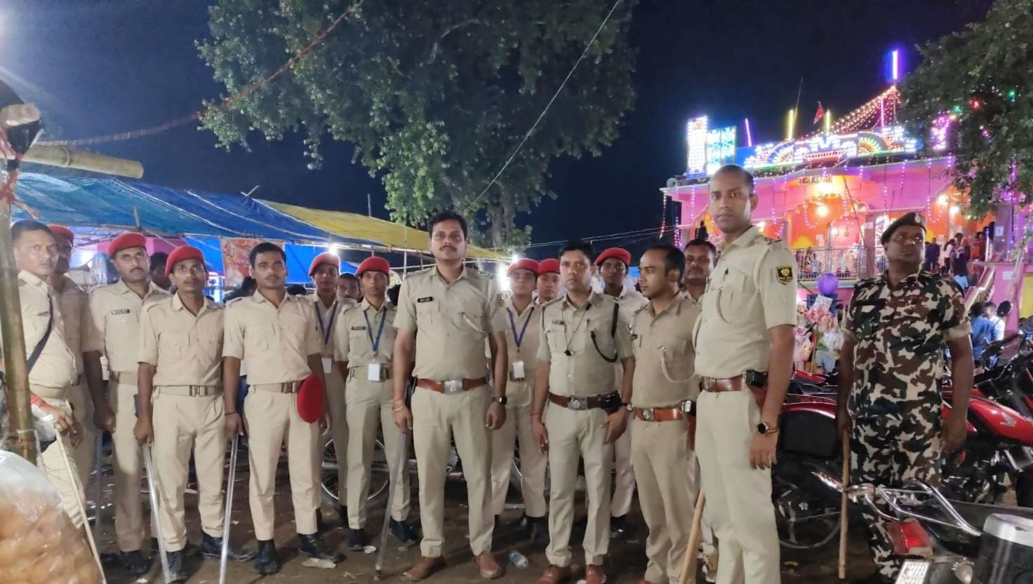 आदिवासियों ने मां दुर्गा की पूजा की, बलि भी चढ़ाई