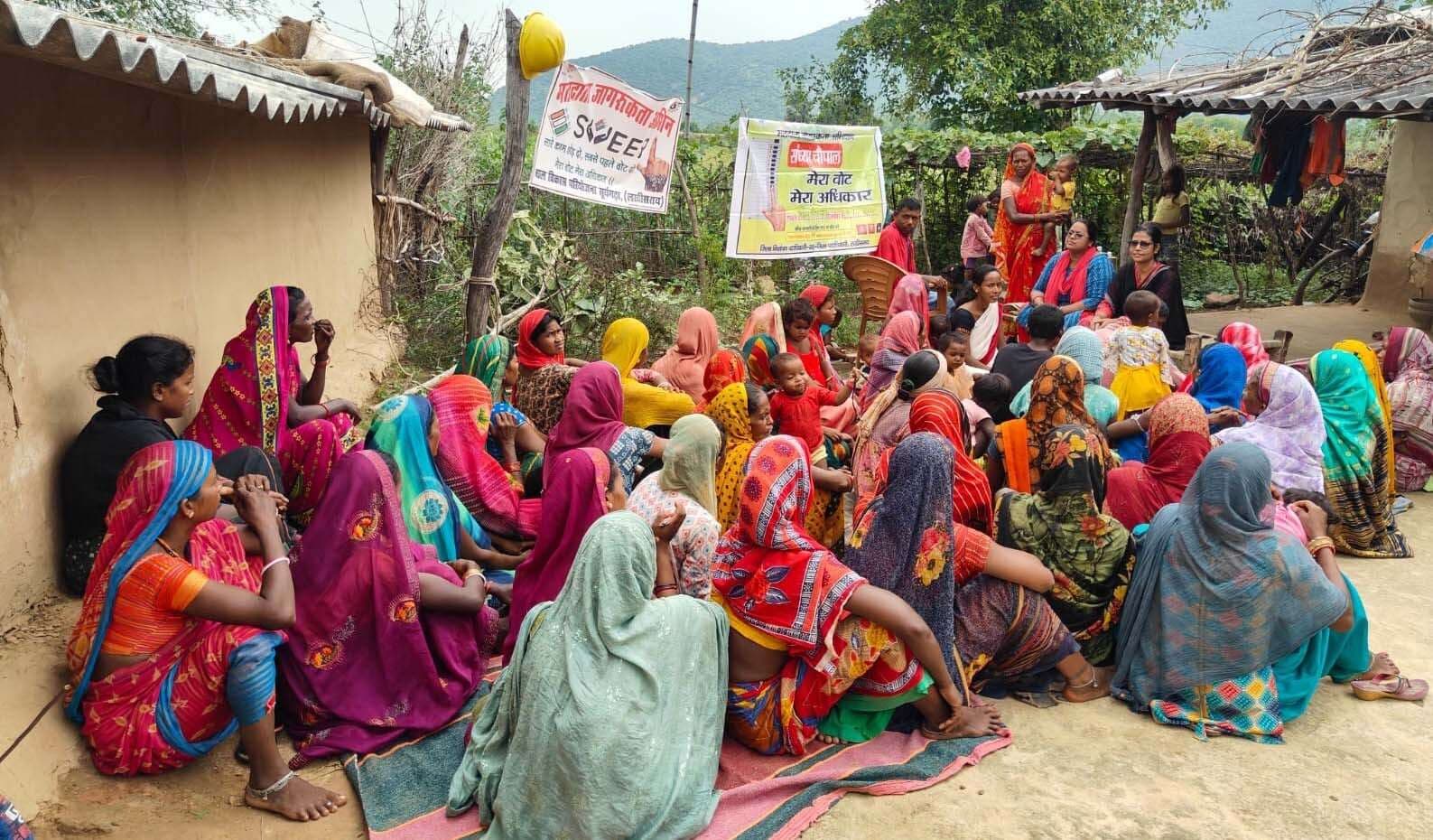 दुग्धम कोड़ासी में स्वीप कार्यक्रम के तहत संध्या चौपाल का हुआ आयोजन