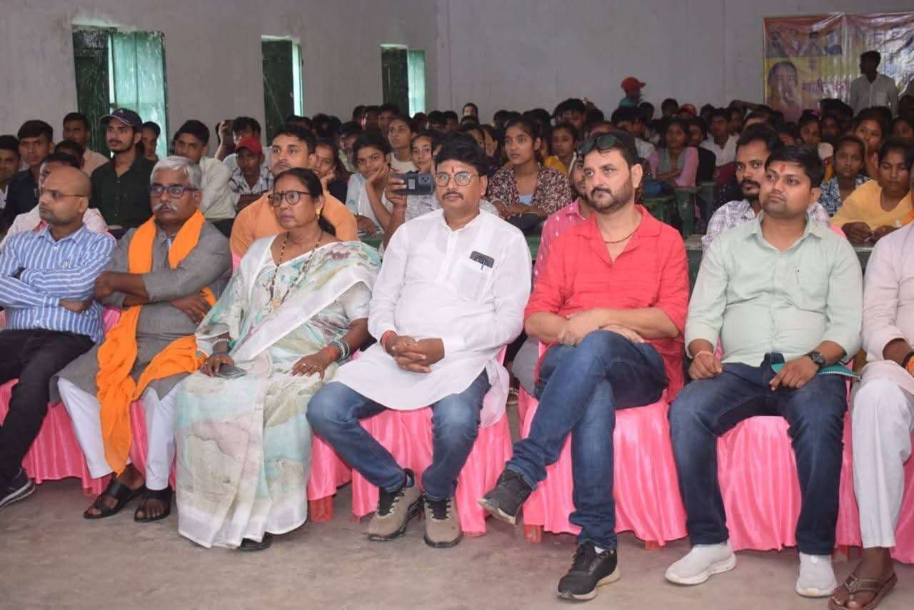 Samastipur News:लोगों ने पीएम व सीएम के लाइव कार्यक्रम को सुना