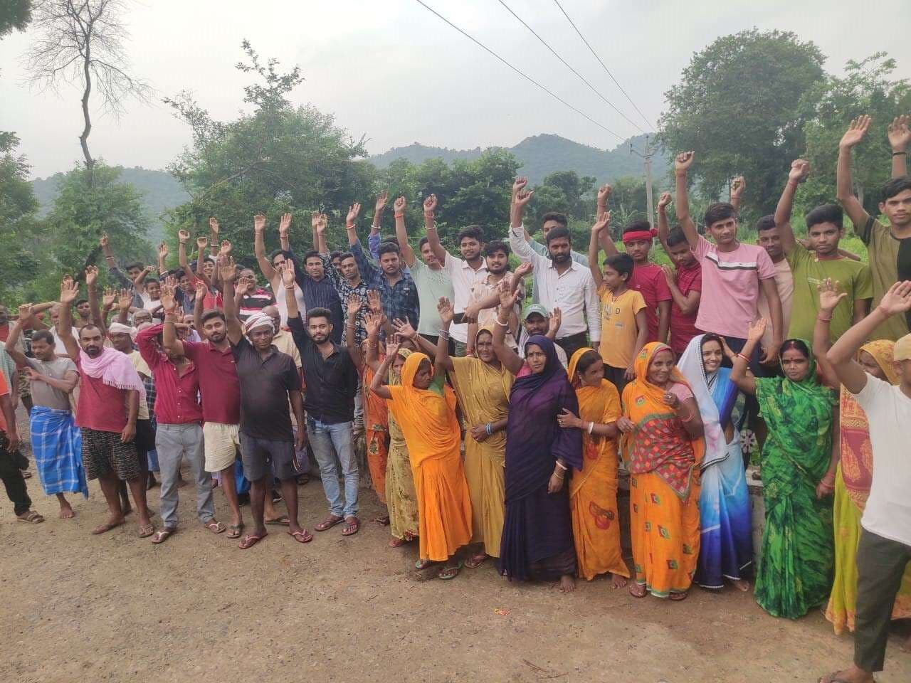 सिंचाई संकट पर किया सड़क जाम, दिया वोट बहिष्कार का अल्टीमेटम