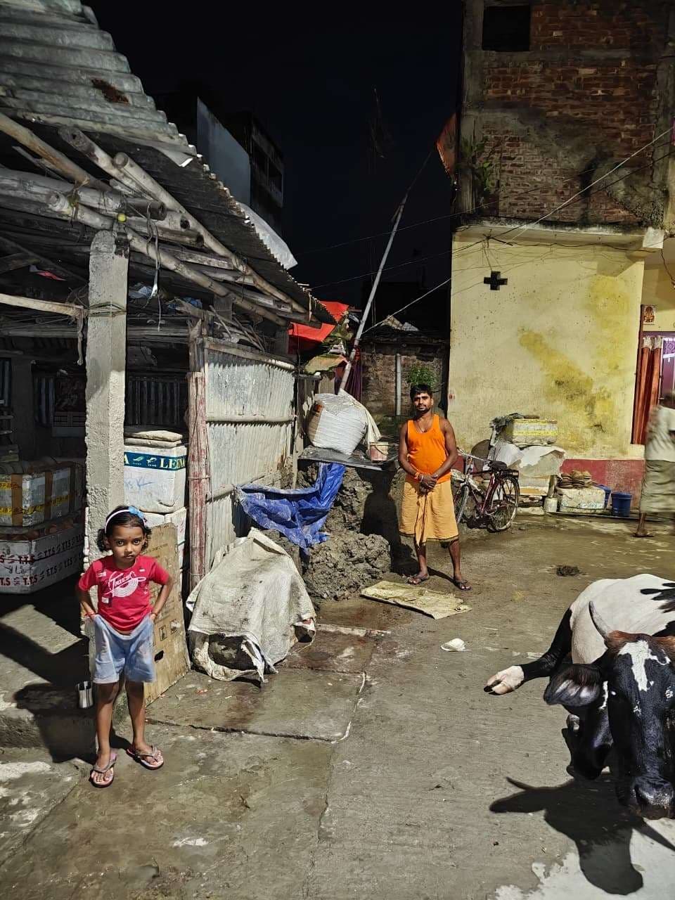 महंगाई की मार से पुश्तैनी धंधा छोड़ मजदूरी को विवश हो रहें कुम्हार समाज के लोग