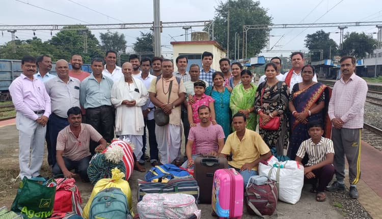 दुर्गा पूजन कराने आये सभी ब्राह्मणों को दी गयी विदाई