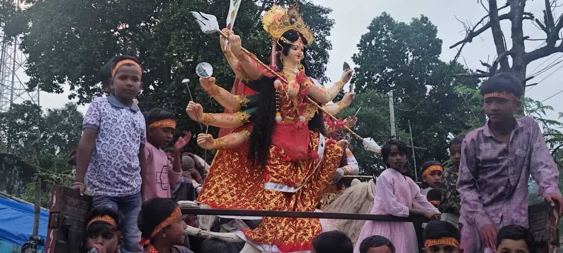 हेसालौंग में निकली शोभायात्रा, मंत्रोचार के साथ प्रतिमाओं का विसर्जन