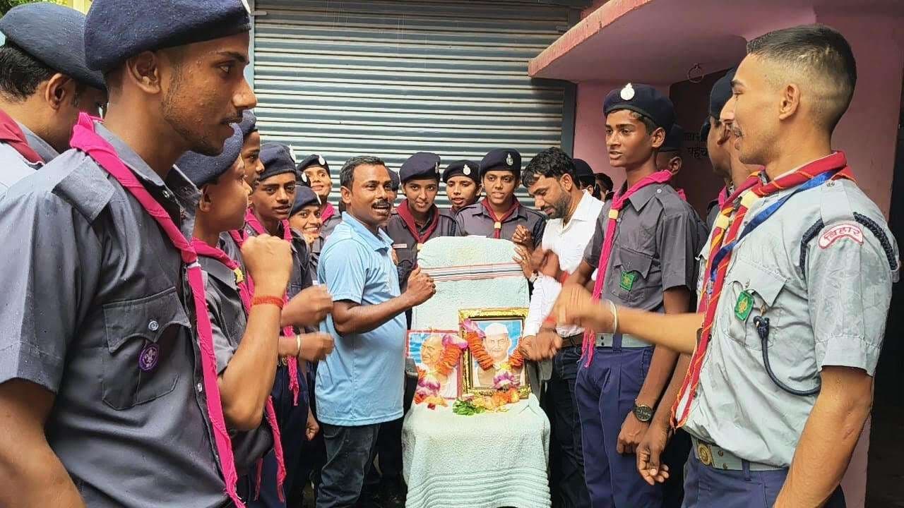 स्काउट और गाइड के सदस्यों ने मनाया गांधी जयंती