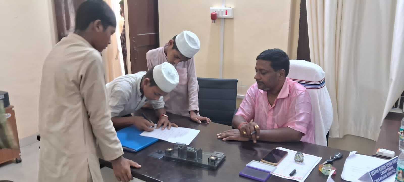 79 बच्चों को किया अभिभावकों के हवाले