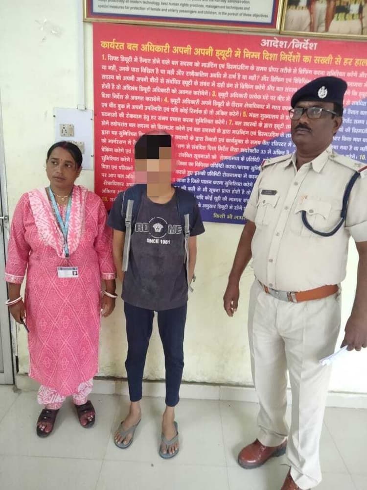 पिता की डांट से नाराज वाराणसी का किशोर गया जंक्शन पर मिला