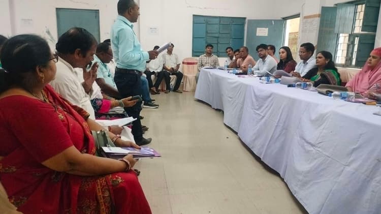 Bhagalpur news कृषि इनपुट वितरण में गडबड़ी से नाराज पंसस ने किया विरोध