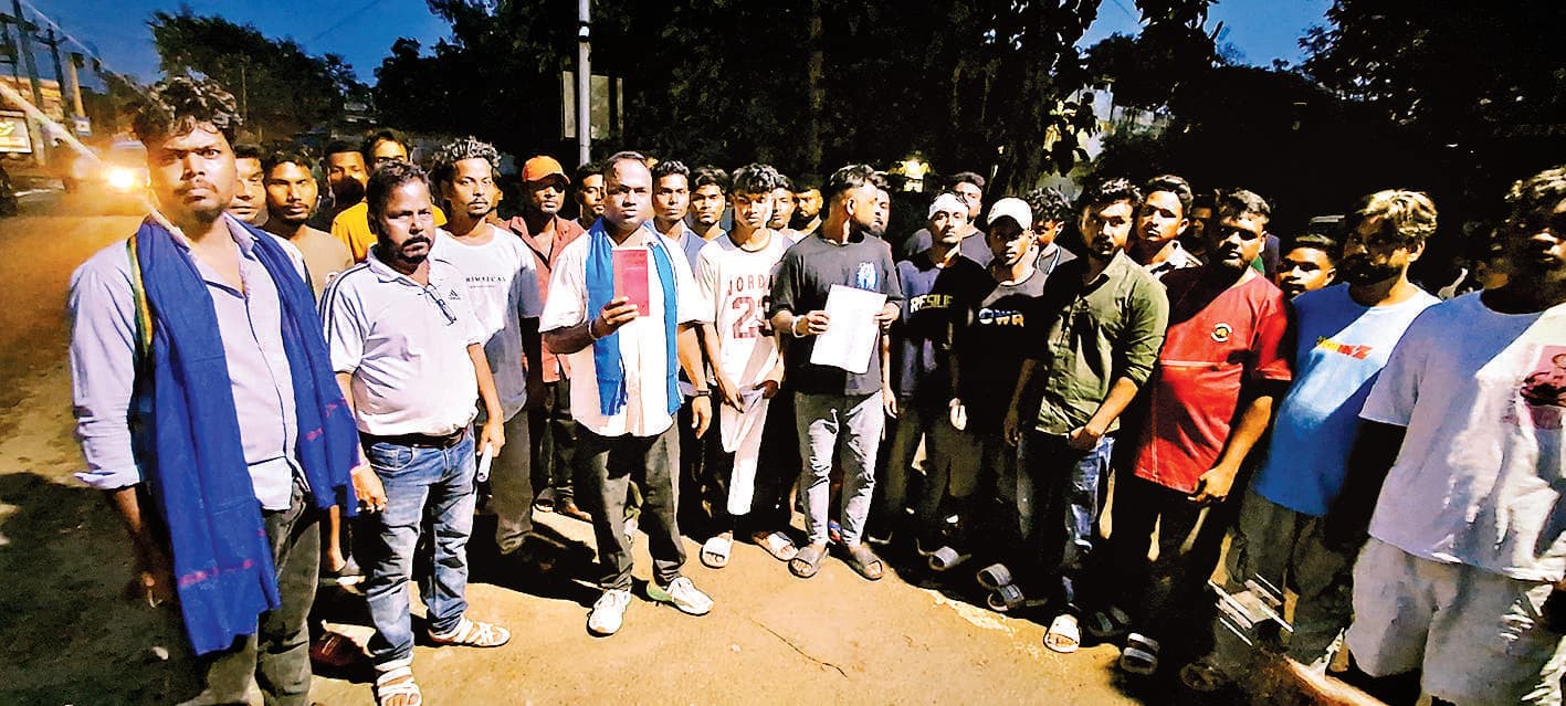 Chaibasa News : चक्रधरपुर में विसर्जन जुलूस के दौरान चाकूबाजी, सात युवक घायल, एक गंभीर