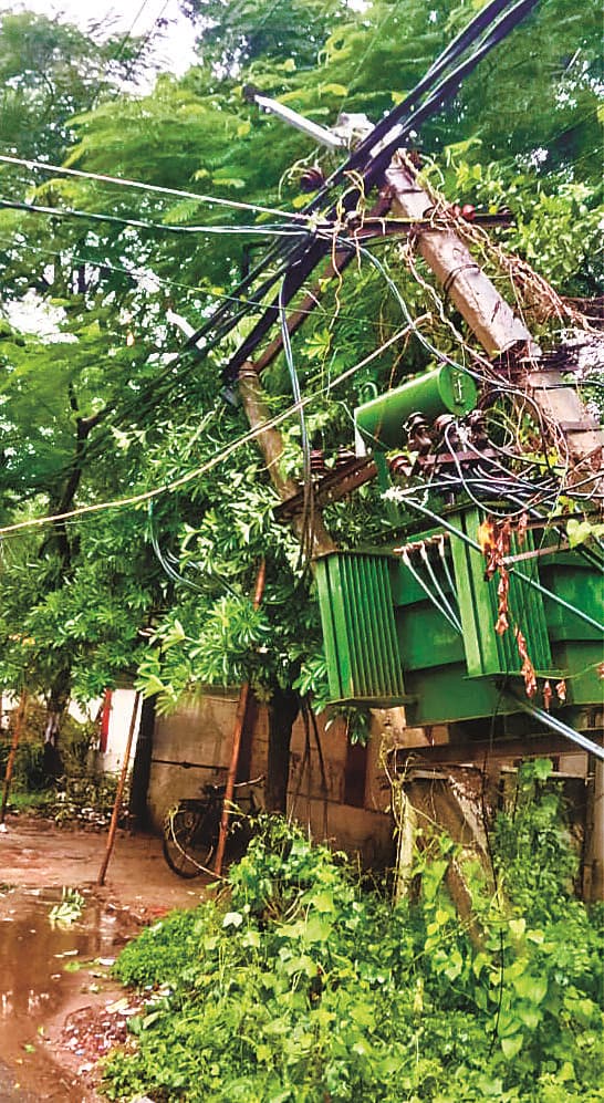 Bojpur News : बारिश-आंधी से ट्रांसफॉर्मर व तारों को भारी नुकसान