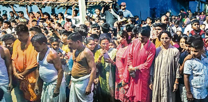 Seraikela Kharsawan News : लोसोदिकी में विधि-विधान से हुई मां मनसा की पूजा, मन्न्त पूरी होने पर पहुंचे लोग