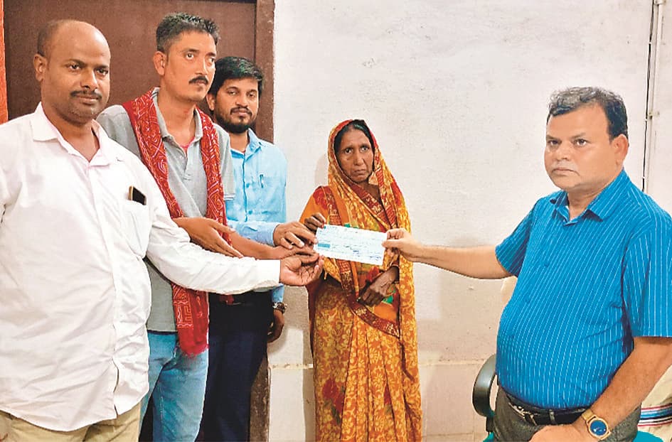 Bojpur News : संदेश में ठनका से किसान की गयी जान