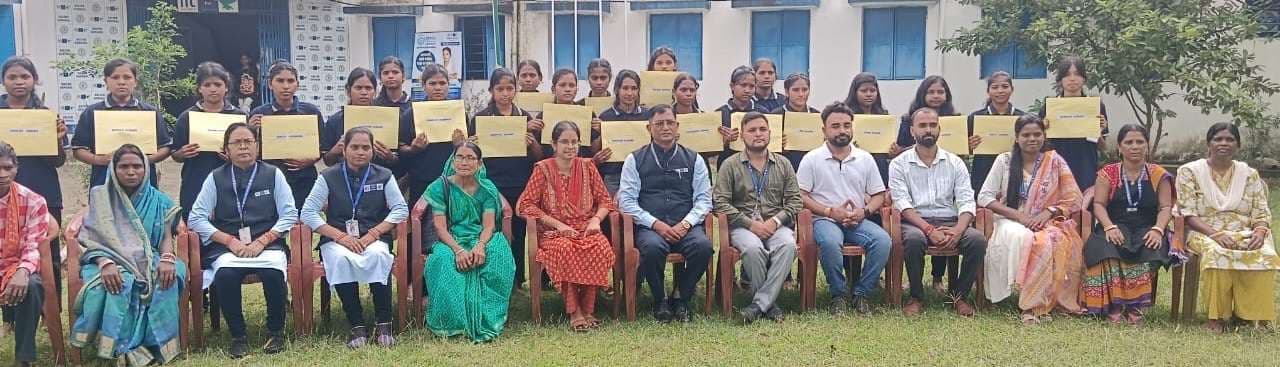 Bokaro News : दूसरी बच्चियों के लिए रोल मॉडल बनें, मेहनत से करें काम : डीडीसी