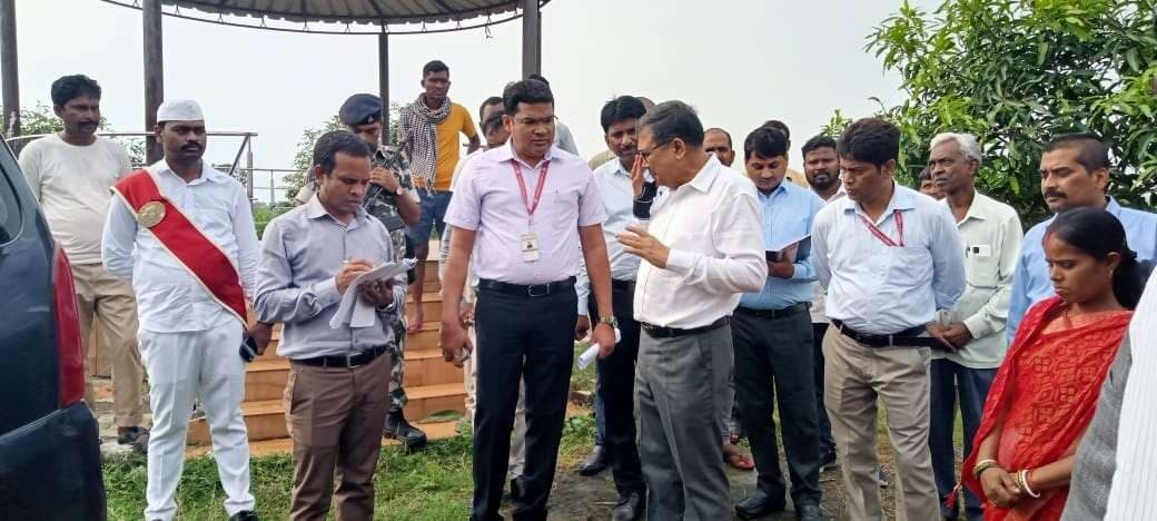 Bokaro News : उपायुक्त ने आम बागवानी व मनरेगा पार्क का किया निरीक्षण