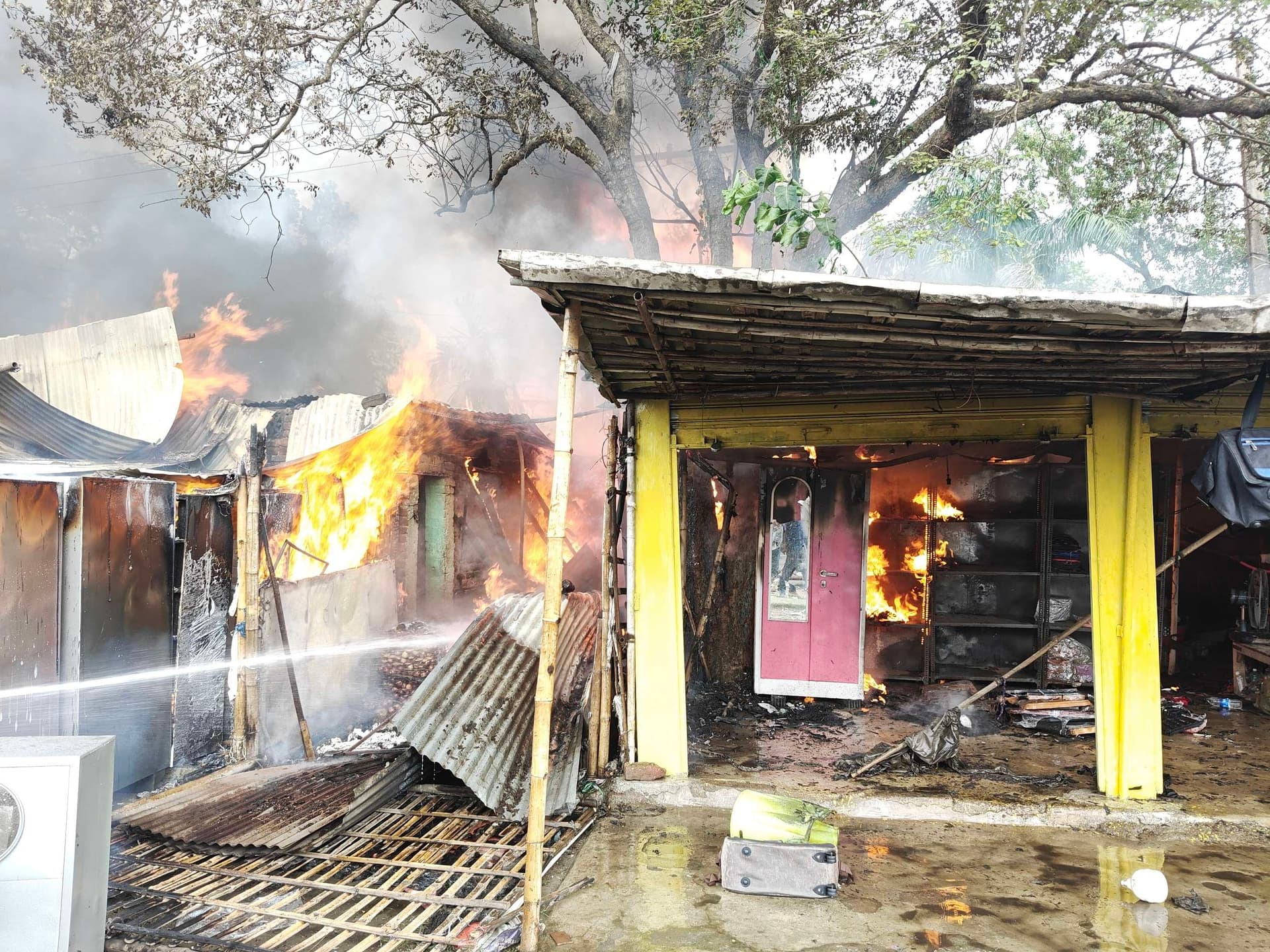 Bokaro News : राख हुईं दुकानें देख दुकानदारों के मुरझाये चेहरे