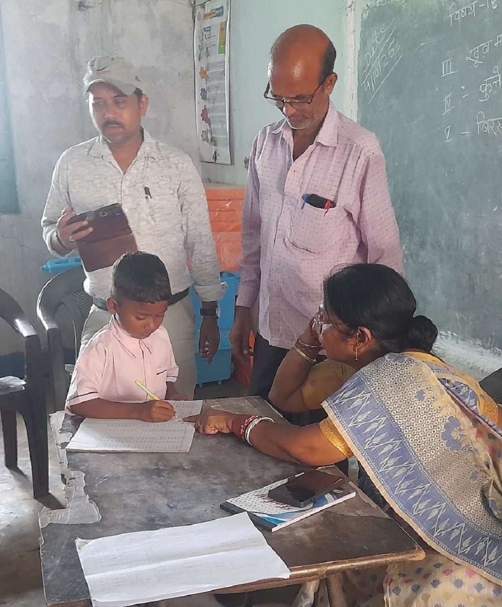 Bokaro News : एमडीएम वितरण नहीं करने पर विद्यालय प्रभारी को शो-काॅज