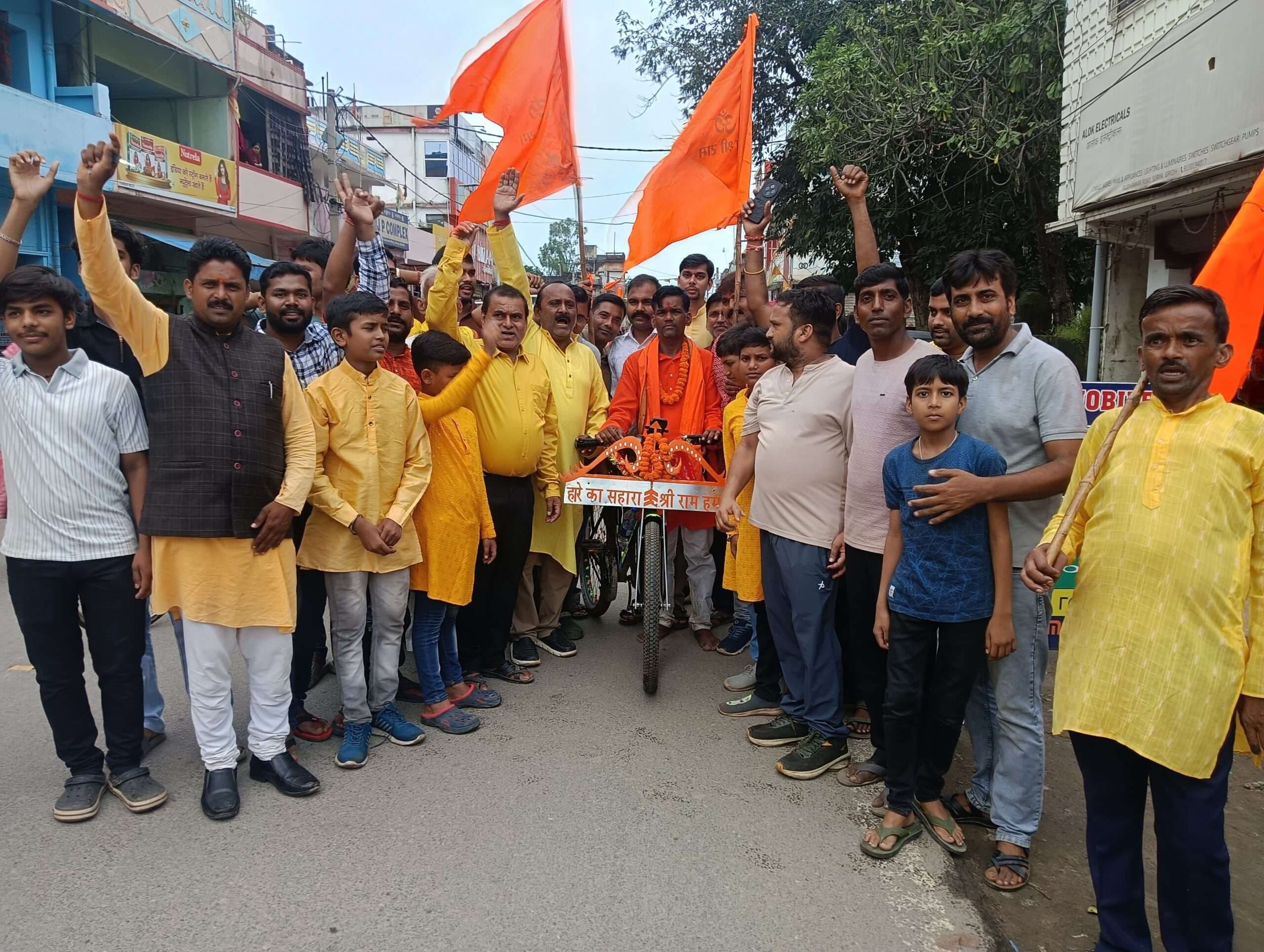 Giridih News :कोयरीडीह से अयोध्या की साइकिल यात्रा पर निकला युवक