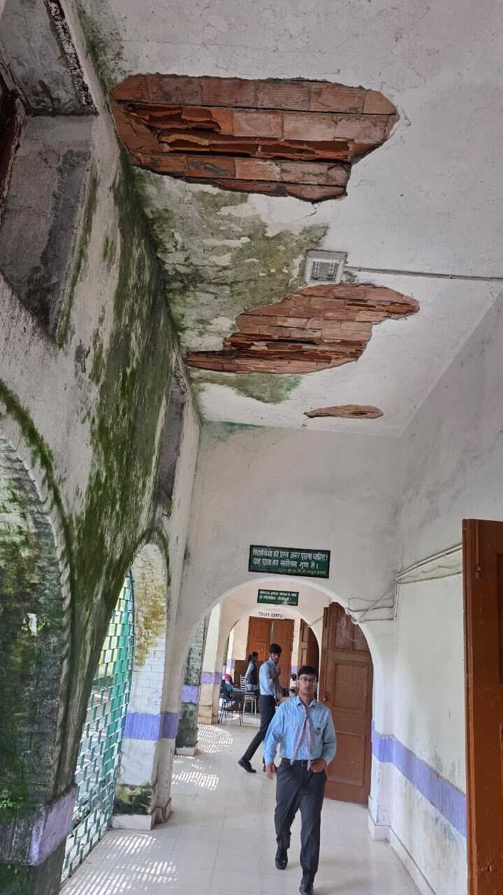 ranchi news : 78 लाख की संचिका में फंस गया है जिला स्कूल का जीर्णोद्धार