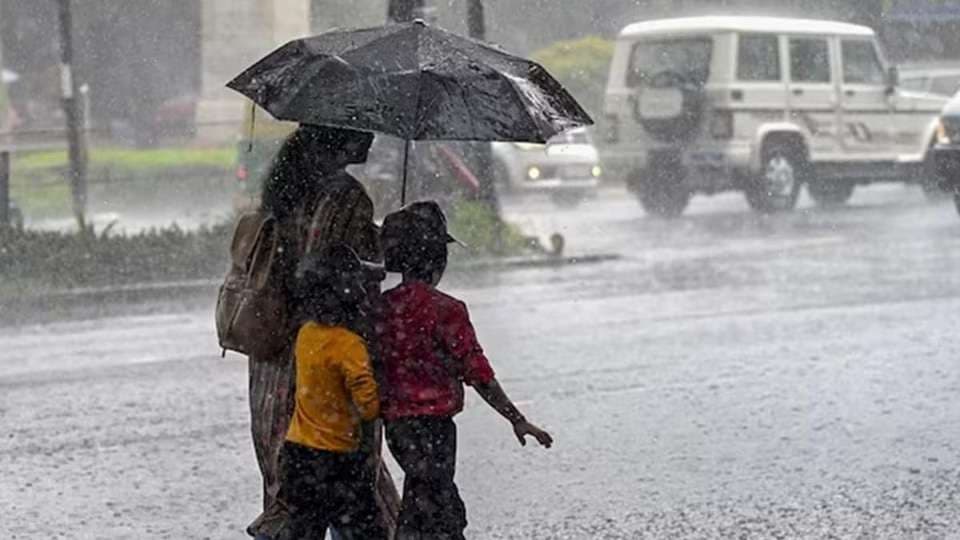 Monsoon News : मॉनसून टर्फ थोड़ा कमजोर पड़ा, पर आज चार जिलों में भारी बारिश के आसार