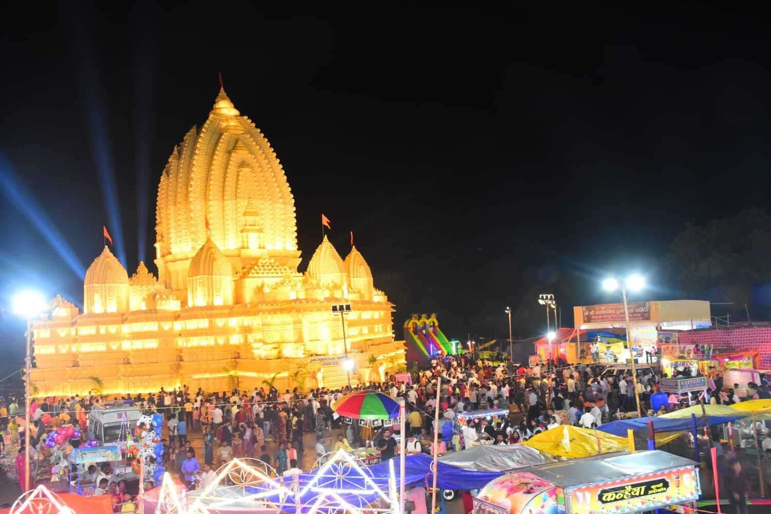 Dhanbad News : बारिश थमने पर कतरास के दुर्गा पूजा मेले में उमड़ी भीड़
