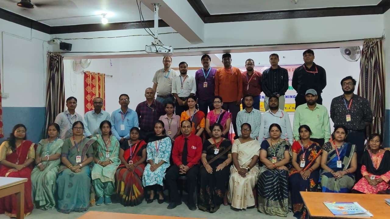 Dhanbad News: द्वारिका मेमोरियल फाउंडेशन में शिक्षक प्रशिक्षण कार्यशाला