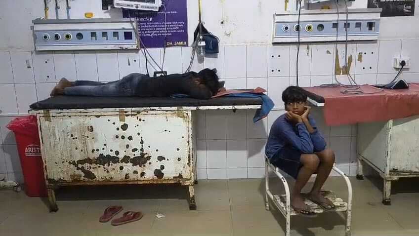 विषाक्त भोजन खाने से सात लोगों की बिगड़ी तबीयत, भर्ती