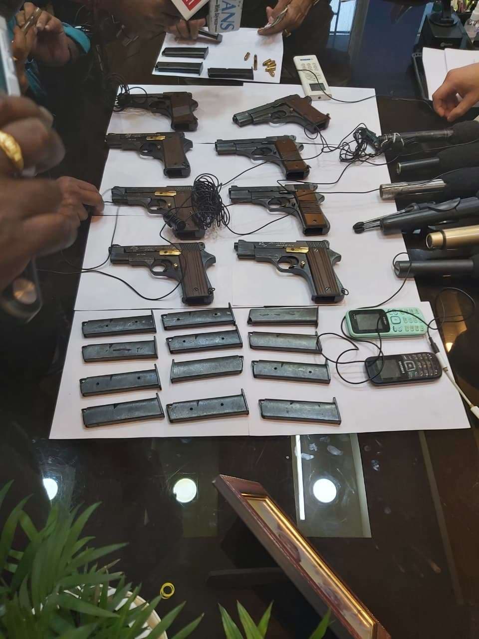 मुर्शिदाबाद पुलिस ने भारी हथियारों के साथ तीन गिरफ्तार