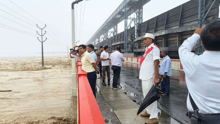 कोसी नदी के जलस्तर में व्यापक बढ़ोतरी, डिस्चार्ज 5.33 लाख क्यूसेक को किया पार, खोले गए सभी 56 फाटक