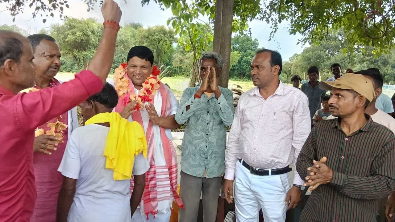 पूर्व कृषि मंत्री ने मृतक के परिजनों की आर्थिक मदद