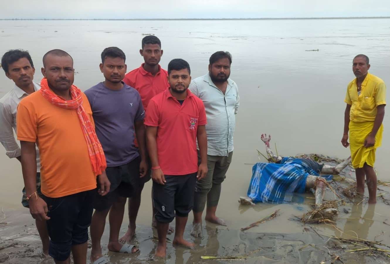 नदी में लापता दो में एक किसान का शव बरामद, कोहराम