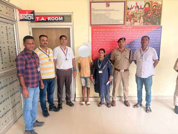 टनकुप्पा के रहनेवाले बच्चे को गया जंक्शन पर किया रेस्क्यू