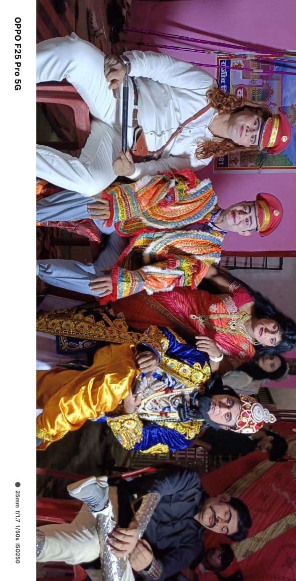 Samastipur News:कलाकारों के नाटक मंचन को दर्शकों ने सराहा