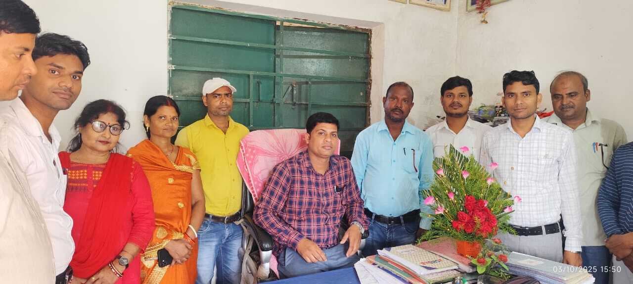 प्रावि कबीर टोला में प्रधान शिक्षक ने पदभार ग्रहण किया