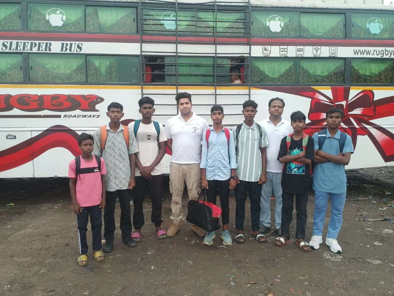 राज्यस्तरीय खेल प्रतिभा खोज के लिए नौ फुटबॉल खिलाड़ी रांची रवाना